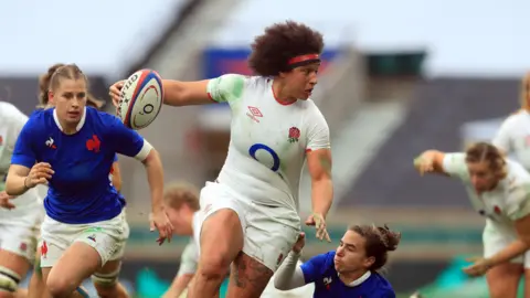 Shaunagh Brown playing rugby for England against France at Twickenham Stoop