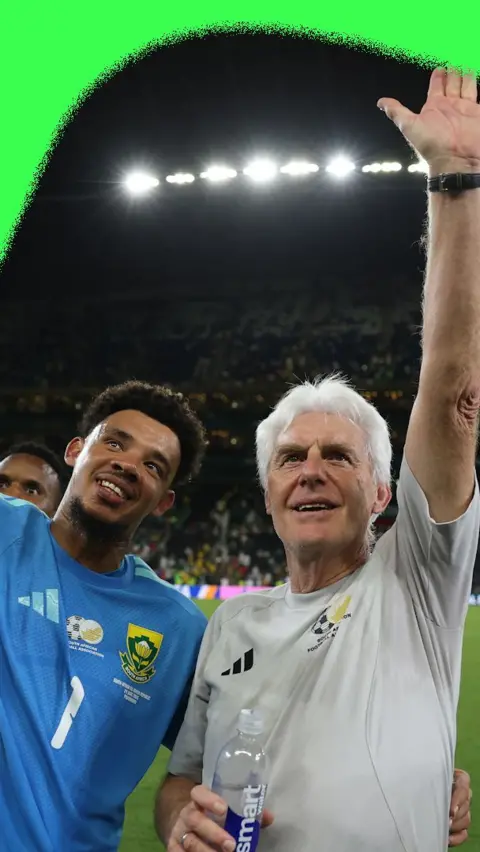 Hugo Broos and Ronwen Williams celebrating together