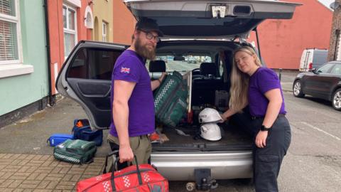 Adam McQuire and Holly Tann packing their car