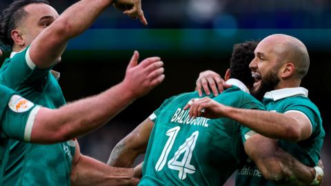 Ireland survive scare from superb Italy 