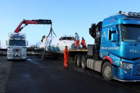 Teesside International Airport Hauliers picking up the ATR 42 from Willis Aviation