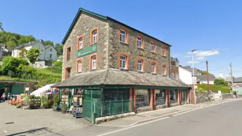 Google Maps Lawsons in Tavistock