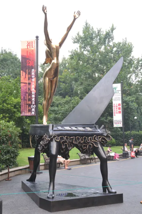 AIP Art Investment Partners SL Salvador Dali's Surrealist Piano