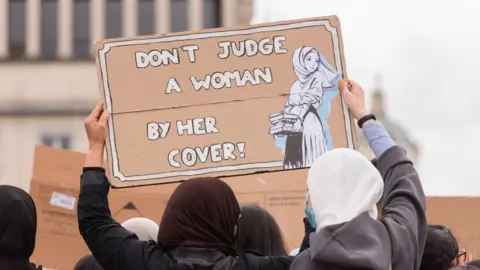 Getty Images Studentenprotestactie met de hijab