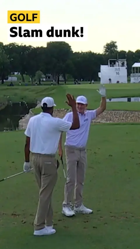 Brandt Snedeker celebrates
