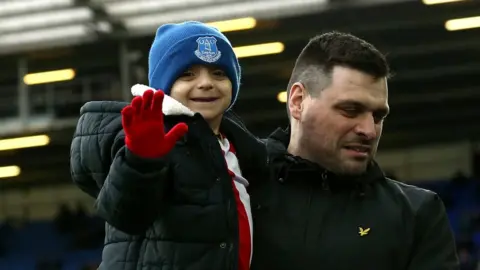 Getty Images Bradley with his dad Carl at the match between Everton and Sunderland