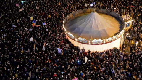Getty Images People gather in Piazza della Republic in Florence during a demonstration of the left-wing "Sardines", 30 November 2019