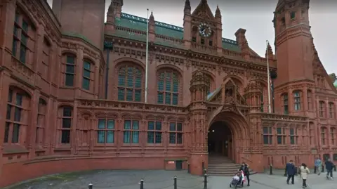 The ornate, red-brick magistrates court can seen with people walking past the entrance.