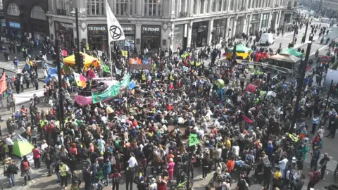 DANIEL LEAL-OLIVAS/AFP/Getty Images Oxford Circus roadblock