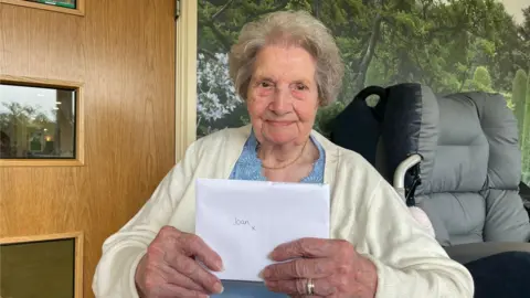 BBC/Grace McGrory Joan Mace celebrated her 104th birthday on 26 June