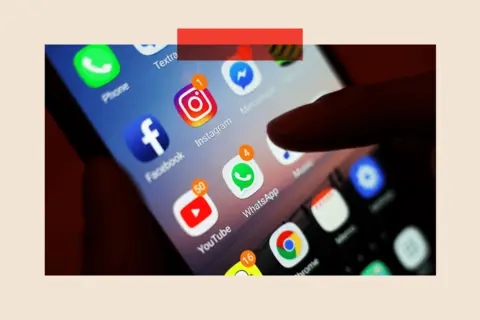 Applications de médias sociaux PA Media affichés sur l'écran du téléphone mobile