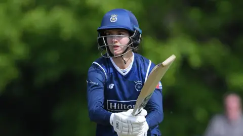 Charli Knott batting for Hampshire