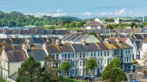 Rows of terraced houses in Plymouth near the sea