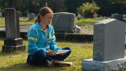 Netflix Max, played by Sadie Sink, visits the grave of her brother Billy