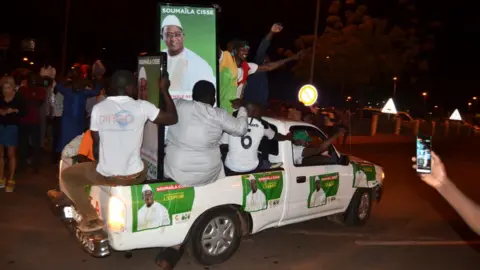 Reuters Supporters of Malian politician Soumaïla Cissé, who was freed from captivity along with French aid worker Sophie Pétronin and two Italians