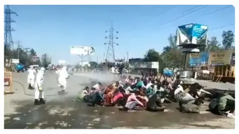 @KanwardeepsTOI Migrant workers in India are sprayed with chemicals