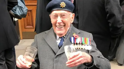 JASON PHILLIPS Keith Quilter