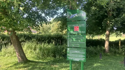 Sign reading: 'Pickmere Lake' 