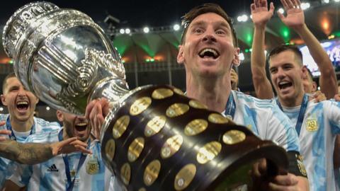 Lionel Messi lifts the Copa America trophy