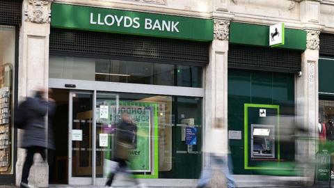 Lloyds Bank's IT Glitch Exposes Vulnerability Affecting Nearly 500,000 Customers