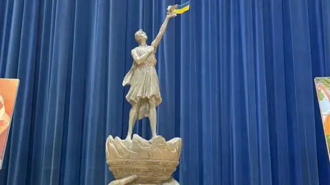 Inpho Ukraine peace monument unveiled in America