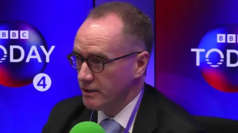 Richard Hughes, presidente de la BBC OBR, entrevistado en el estudio del programa Today