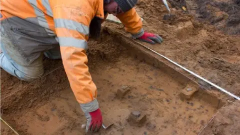 Jez Hemming archaeologists find Stone Age artefacts