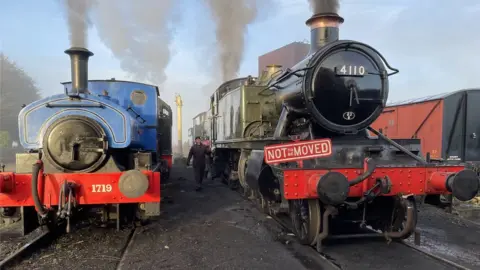 Steam trains Andrew Barclay and Large Prairie