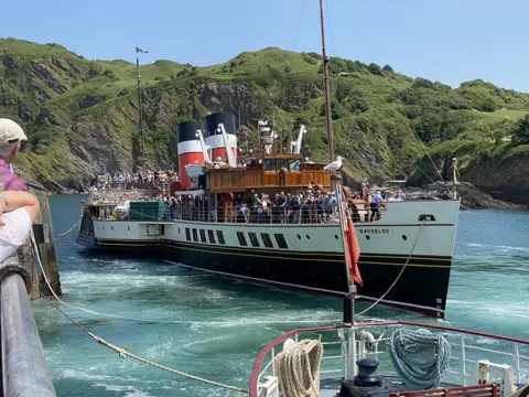 X/@ImagesLundy The Waverley in Ilfracombe, Devon