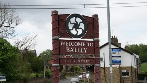 Ian S / Geograph Batley sign