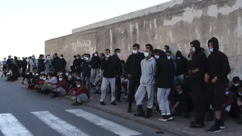 EPA More than 200 Moroccan migrants leave the emergency camp for migrants set up at Arguineguín port