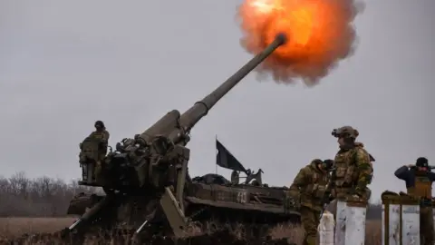 Getty Images Ukrainian artillery firing near Bakhmut