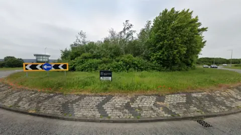 Monkston roundabout with shrubbery in the centre of it