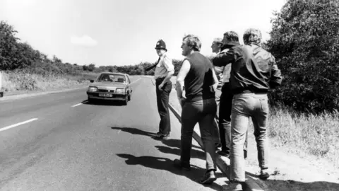 Mirrorpix/Getty Images Pickets harangue working miners in July 1984