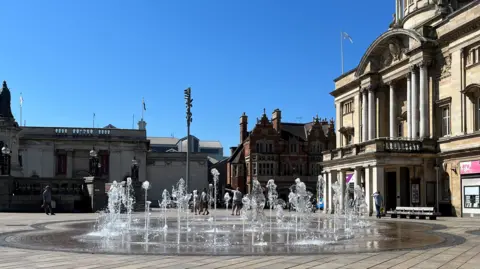 Richard Madden/BBC The fountains in Hull's Queen Victoria Square