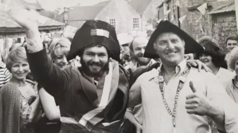 Unknown Mayor and Town representative