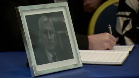 A Book of Condolence for Seamus Mallon has opened in Belfast City Hall