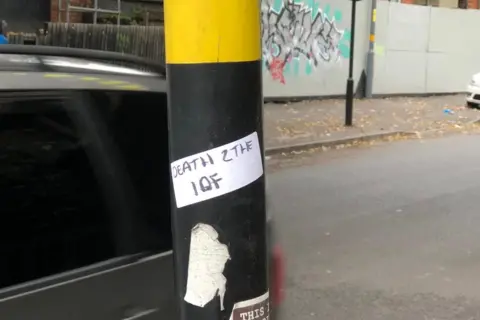 Elliot Ludvig A white sticker on a black lamppost. Black writing on the sticker reads "Death 2 The IDF".
