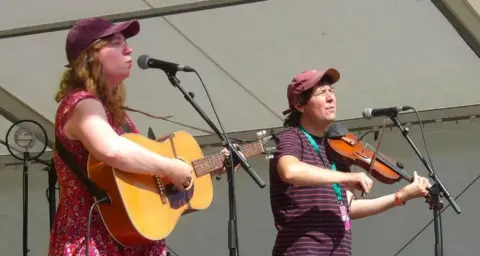 Folk performers Christina Alden and Alex Patterson