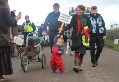 BBC Slow-walk in front of lorry