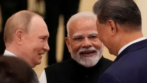 Putin, Modi and Xi stand together at SCO summit