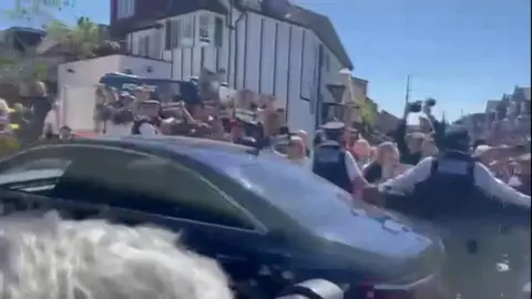 Keir Starmer's car enters site 