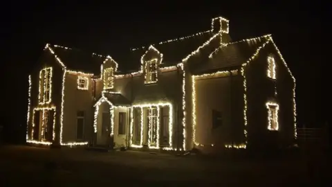 Stephen Wilson Stephen Wilson's home all lit up for Christmas