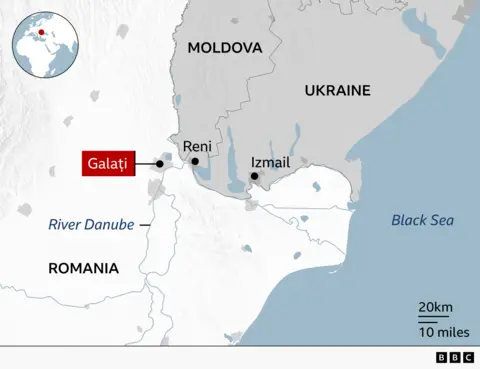 Close-up map of eastern Romania showing the city of Galați highlighted in red near the country’s border with Moldova and close to Ukraine. Galați is located on the River Danube, which is labelled as it flows east towards the Black Sea. The nearby Ukrainian cities of Reni and Izmail to the east are marked along the river. The surrounding countries of Romania, Moldova and Ukraine are labelled, and the Black Sea appears to the south‑east. 