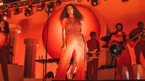 Mama Festivals Solange performing at Lovebox in 2017