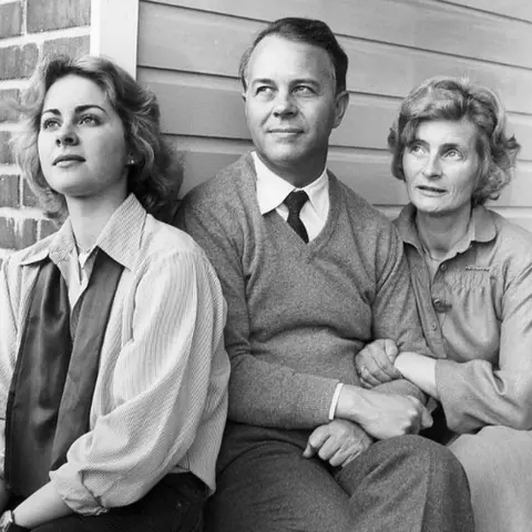 Getty Images Ursula (L) with her parents Ernst Albrecht and Heidi-Adele in April 1978