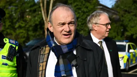 Getty Images Sir Ed Davey Mengunjungi Kantor Pusat FA Wiltshire bulan lalu