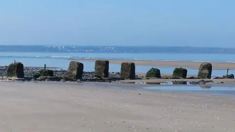 Geograph/Matt Fascione World War Two defences on Speeton Sands