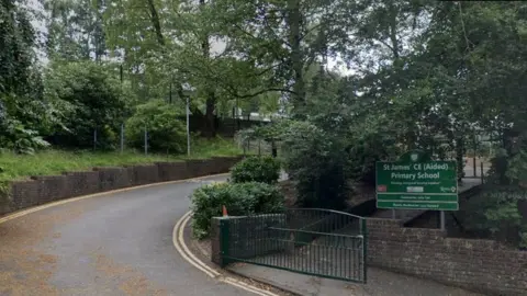 Google St James' Primary School, Tunbridge Wells