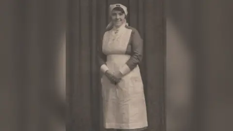 Family photo Gwen Ellen Jones' daughter Gwladys